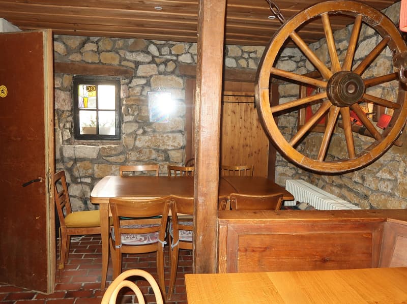 Maison d'habitation dans le centre historique du village avec beaucoup de potentiel (11)