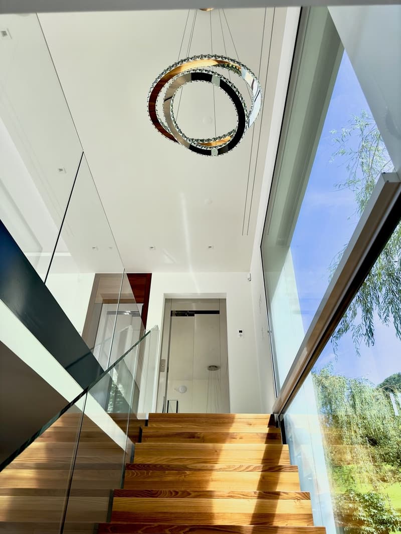 Exklusive 8.5-Zimmer-Villa mit Pool und Seeblick in Arth (10)
