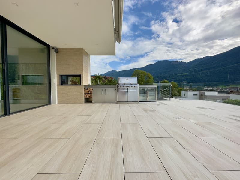 Exklusive 8.5-Zimmer-Villa mit Pool und Seeblick in Arth (3)