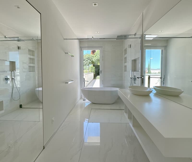 Exklusive 8.5-Zimmer-Villa mit Pool und Seeblick in Arth (12)
