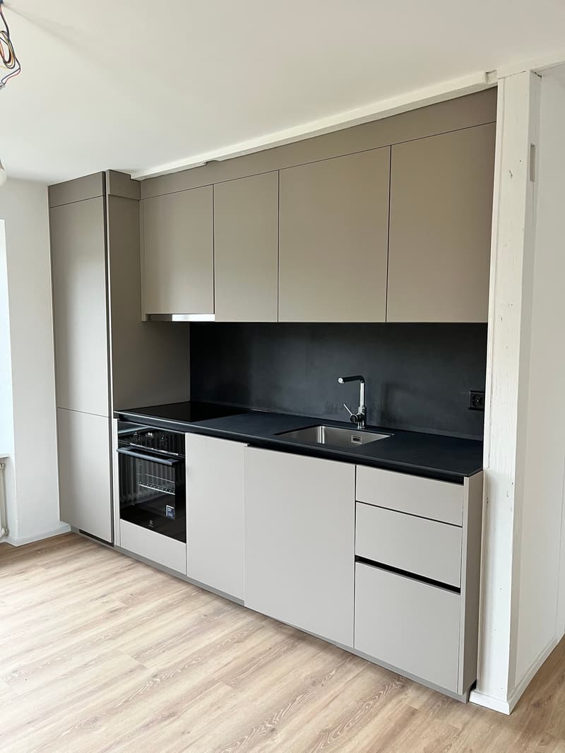 Moderna, completamente ristrutturata & con grande terrazza – appartamento 4.5 locali a Mellikon – disponibile per occupazione immediata (2)