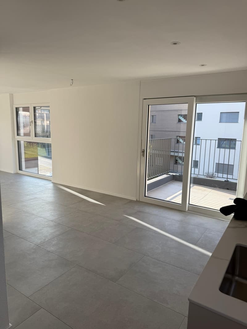 Appartement moderne 2.5 pièces à Reinach avec balcon et garage (5)