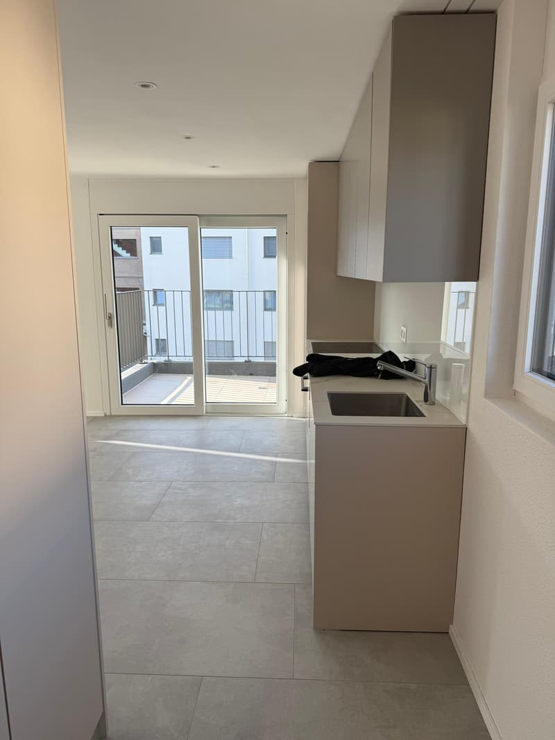Appartement moderne 2.5 pièces à Reinach avec balcon et garage (6)
