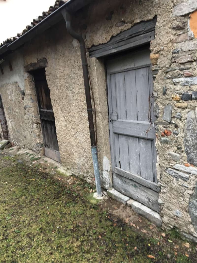Immeuble à rénover à Dino (4)