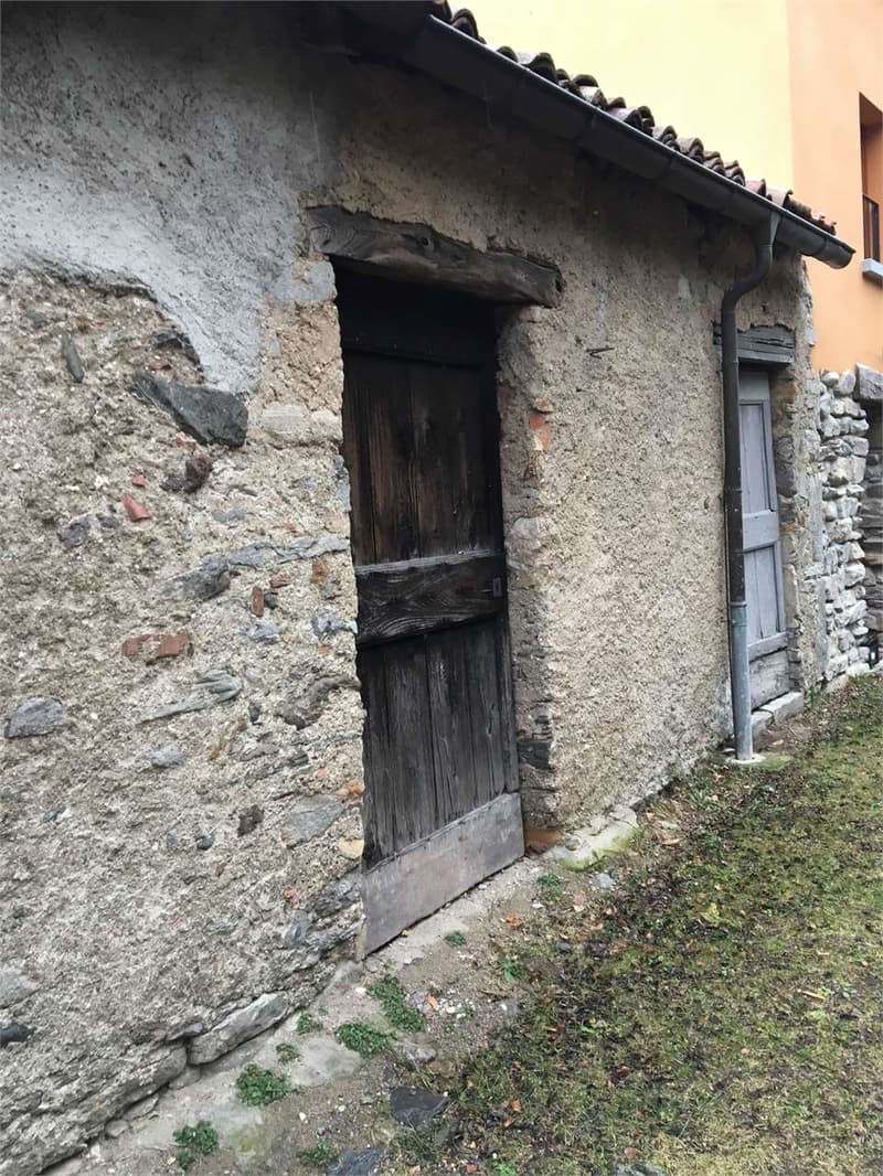 Immeuble à rénover à Dino (3)
