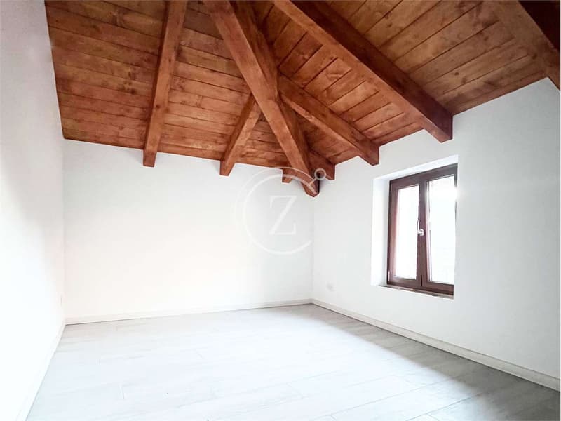 BIRONICO - Appartement mansardé de 3.5 pièces (2)