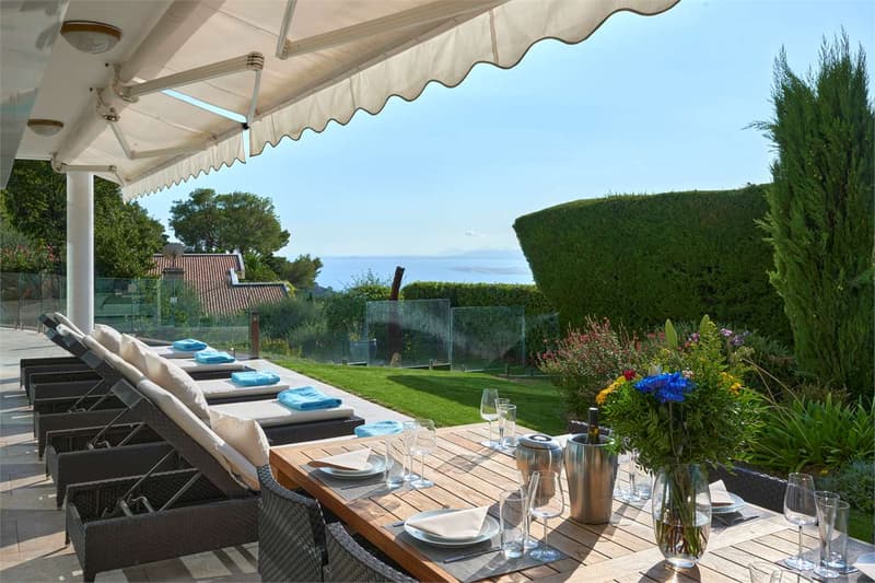 Villa dans une propriété privée avec vue sur mer (6)