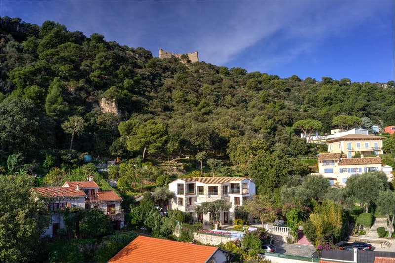 Villa de caractère dans un emplacement calme (13)