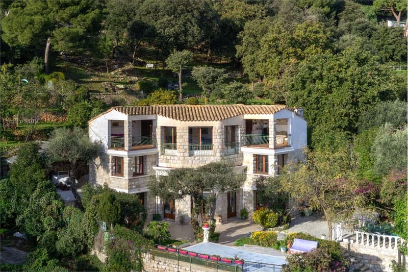 Villa de caractère dans un emplacement calme (2)
