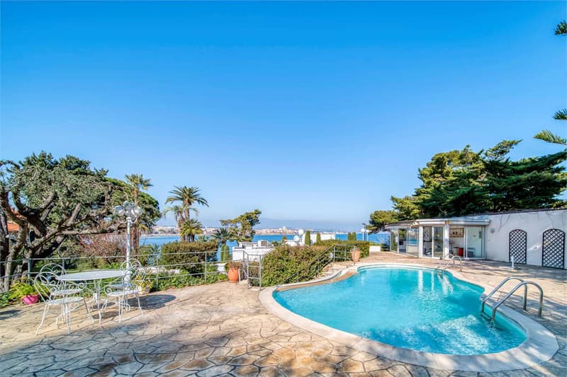 Somptueuse villa face à la mer (3)