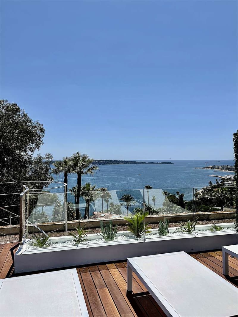 Penthouse with rooftop terrace and sea view (4)