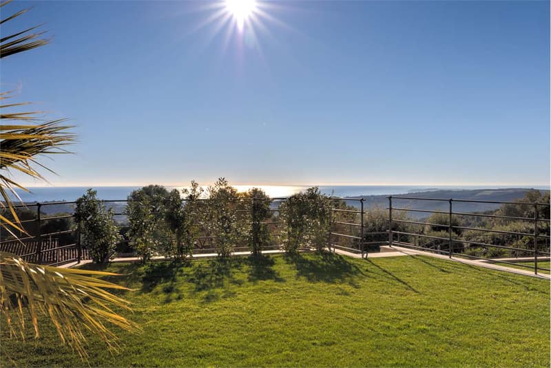 Villa neoprovenzale con magnifica vista sul mare (3)
