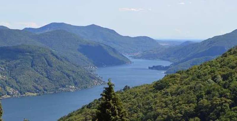 Land with lake view and approved project (2)