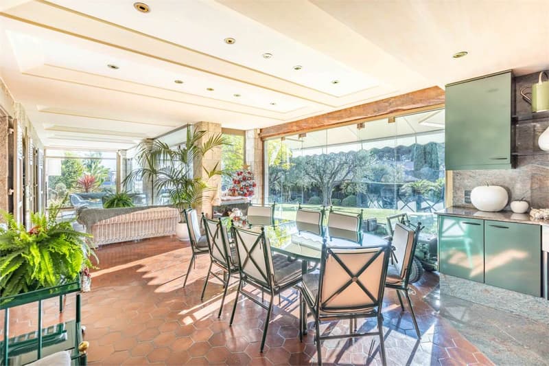 Prestigiosa Villa aus Sichtbeton - Wohnviertel in Fabron (12)