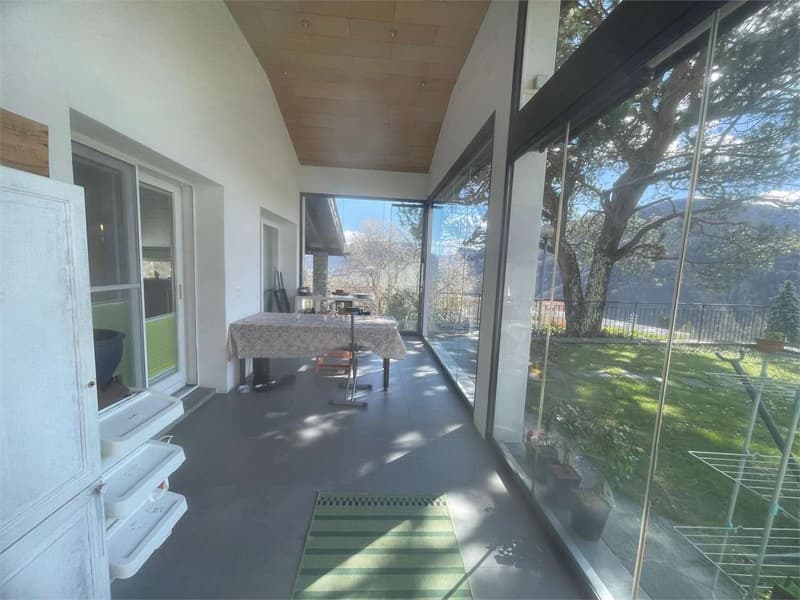 Villa von hohem Standard, eingebettet in die Natur in Croglio (13)