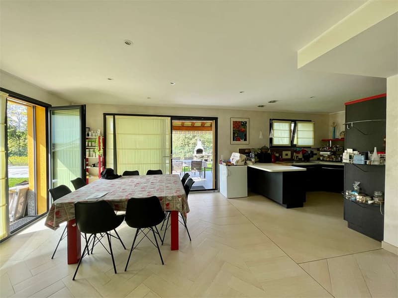 Splendida villa unifamiliare con piscina in zona residenziale a Genest (4)