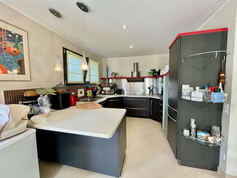Splendida villa unifamiliare con piscina in zona residenziale a Genest (6)