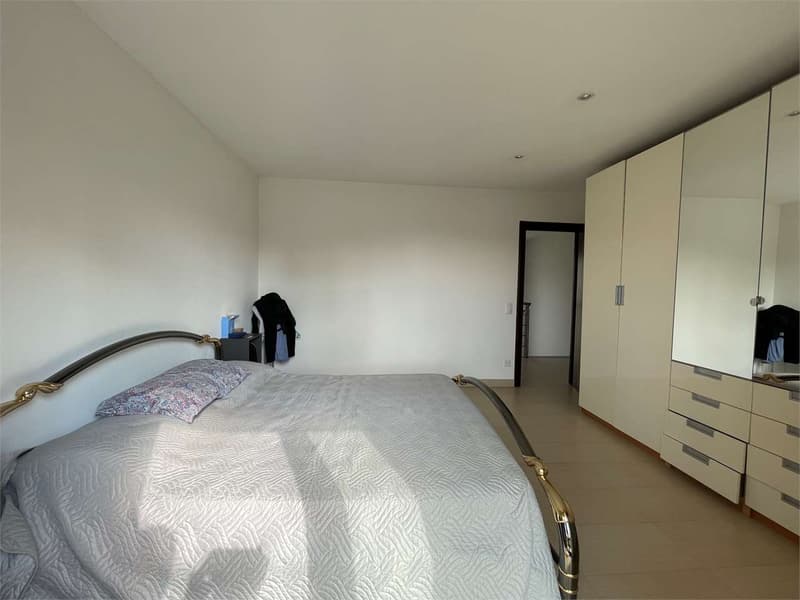 Splendida villa unifamiliare con piscina in zona residenziale a Genest (8)
