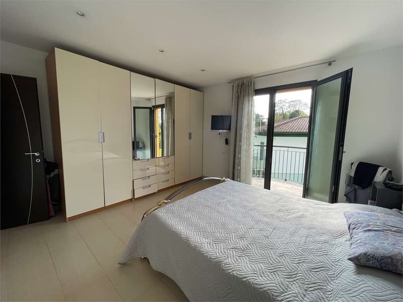 Splendida villa unifamiliare con piscina in zona residenziale a Genest (7)