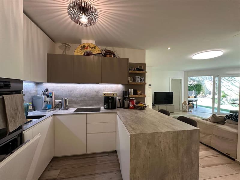 Appartement raffiné de 3,5 pièces avec jardin privé à Sorengo (5)