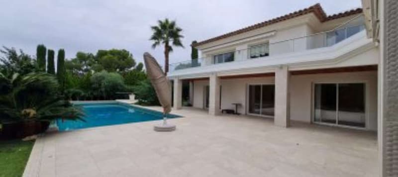 Mougins in un prestigioso golf club, lussuosa villa (2)