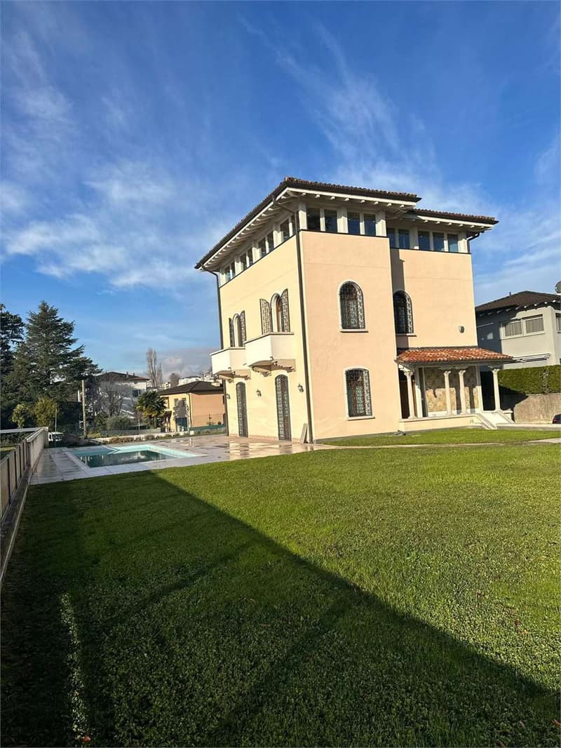 Superbe villa avec piscine à Balerna (3)