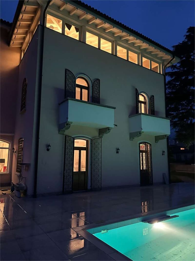 Superbe villa avec piscine à Balerna (5)