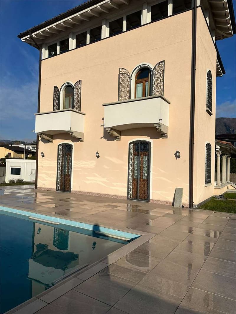 Superbe villa avec piscine à Balerna (6)