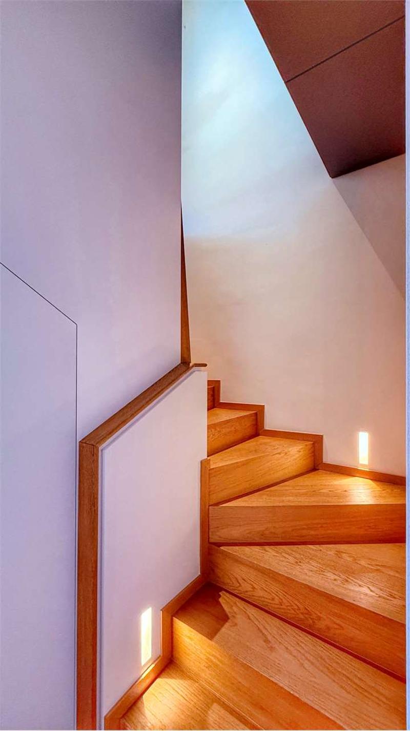 Stupendo attico duplex con vista lago in vendita (13)