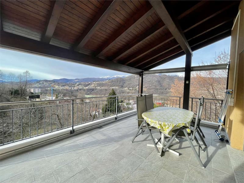 Villa bifamiliale avec piscine et vue panoramique - Cadro (6)