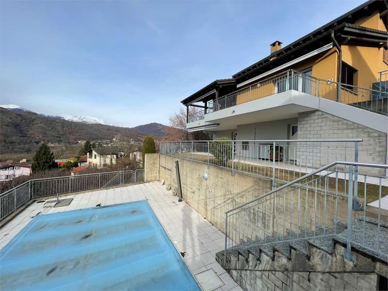 Villa bifamiliale avec piscine et vue panoramique - Cadro (4)