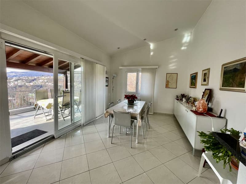 Villa bifamiliale avec piscine et vue panoramique - Cadro (7)