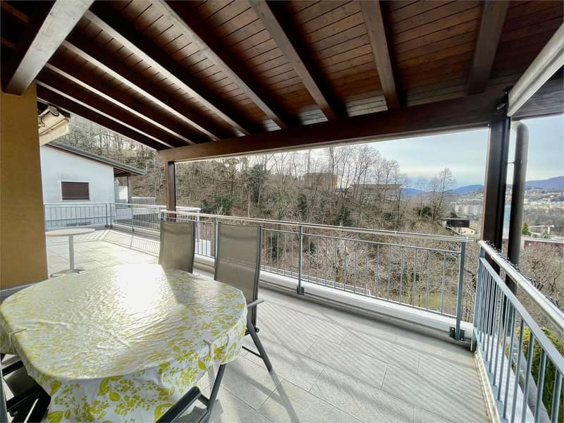 Villa bifamiliale avec piscine et vue panoramique - Cadro (5)