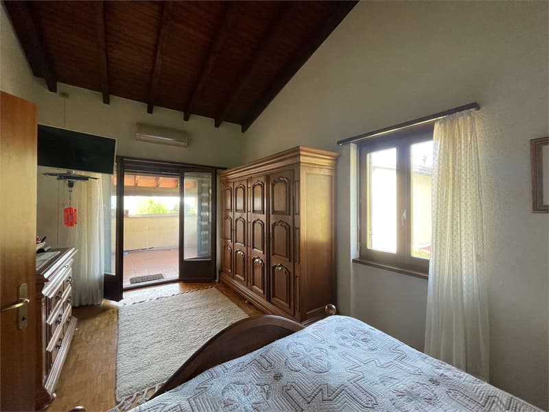 Semi-detached villa in Stabio with large private garden (9)