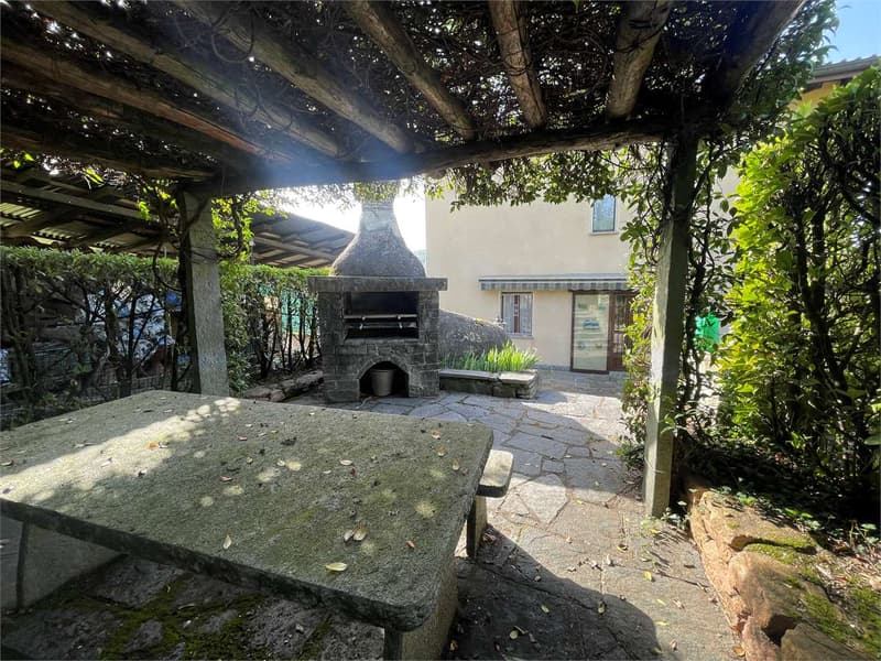 Semi-detached villa in Stabio with large private garden (3)