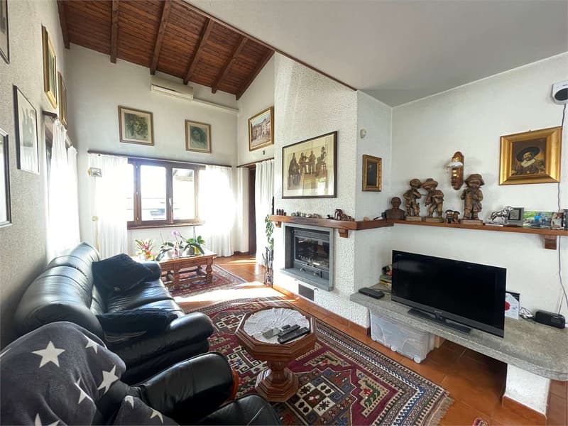 Semi-detached villa in Stabio with large private garden (5)