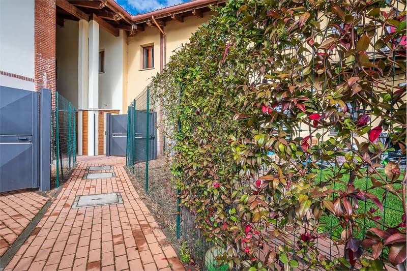 Semi-detached villa with private garden of 170sqm - New Robila Residence (6)