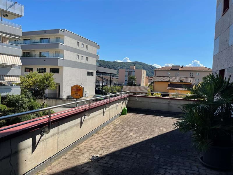 Location de bureau meublé à Agno avec grande terrasse (4)