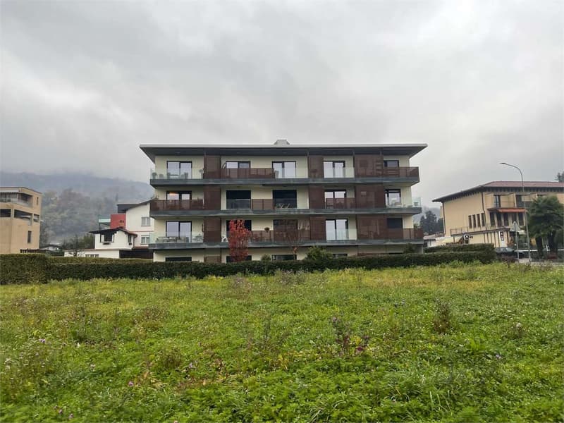 Vente de 2,5 locaux à revenu en position stratégique, Caslano (7)