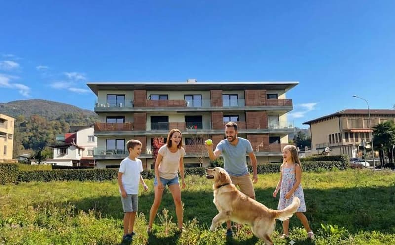 Vente de 2,5 locaux à revenu en position stratégique, Caslano (1)
