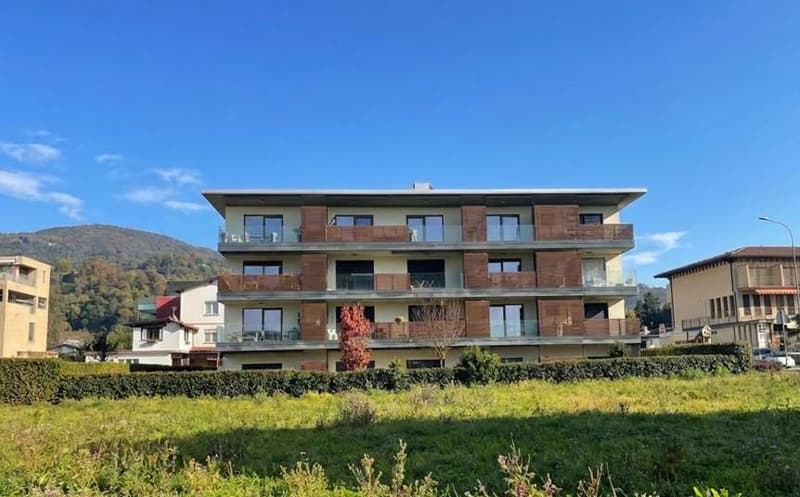 Vente de 2,5 locaux à revenu en position stratégique, Caslano (2)