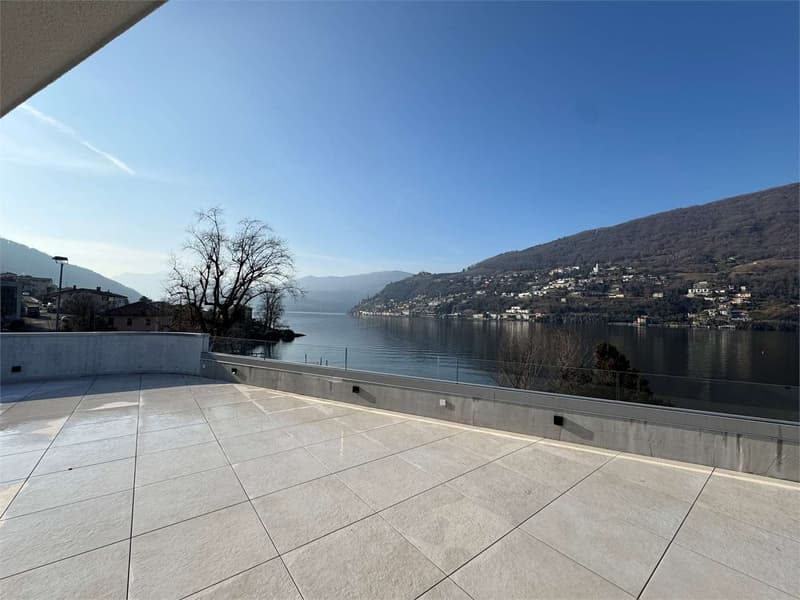 Meravigliosa villa di pregio triplex vista lago di 4.5 locali Brusino (11)