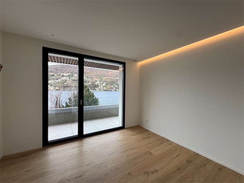 Meravigliosa villa di pregio triplex vista lago di 4.5 locali Brusino (8)