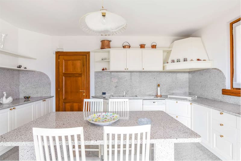 Wunderschöne Villa mit Blick auf den Comer See (10)