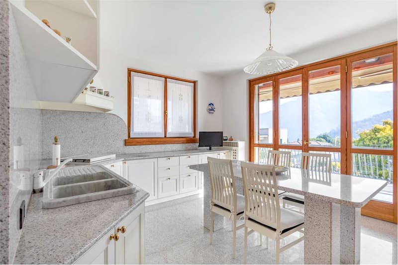 Wunderschöne Villa mit Blick auf den Comer See (11)