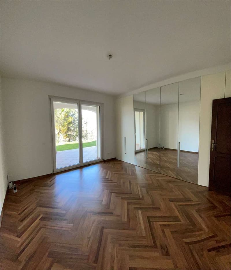 Exclusive Villa with Wellness Area and Open View in the Green of Vezia (12)