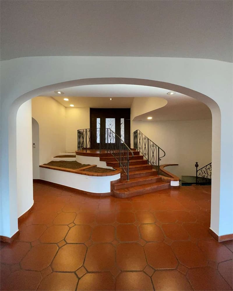 Exclusive Villa with Wellness Area and Open View in the Green of Vezia (5)