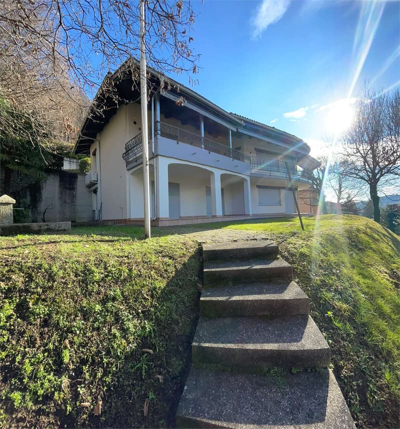 Exclusive Villa with Wellness Area and Open View in the Green of Vezia (1)