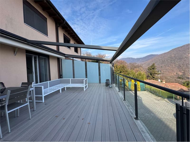 Villa en bande de 4,5 pièces à Pura avec vue sur le lac et immergée dans le vert (3)