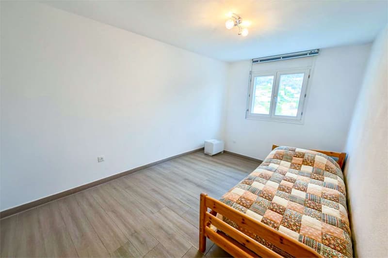 Luminieux penthouse avec double terrasse à Vacallo (9)
